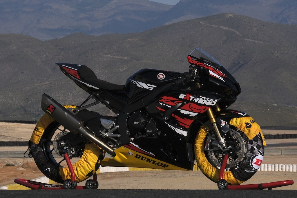 Alquiler moto Honda CBR1000RR-R SP 2021 - Motor Extremo