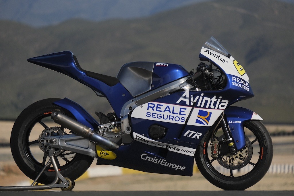 Alquiler moto Moto2 Suter - Motor Extremo