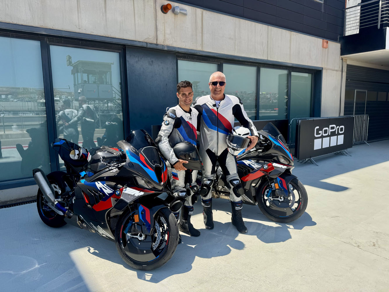Pilotando la BMW del Safety Bike en el GP Aragón 2025